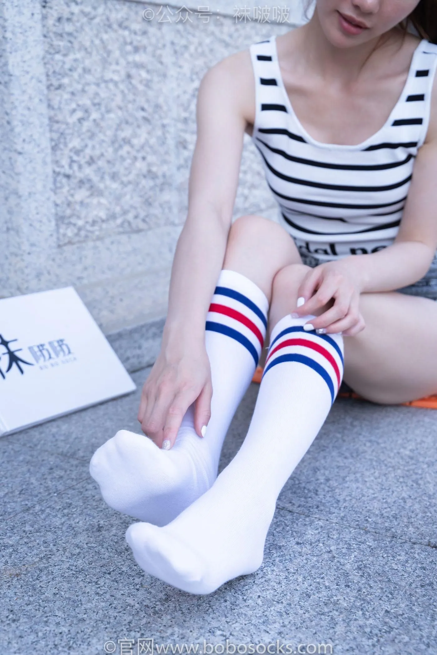 [BoBoSocks袜啵啵]NO.006 小米-运动鞋、白色小腿袜、裸足 [130P]插图8
